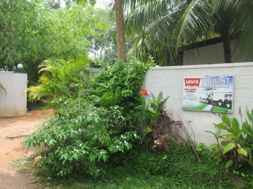 Hostal Levi's Tourist ? Anuradhapura
