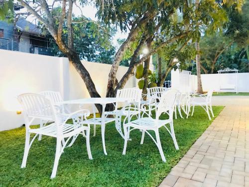 Hostal Royal White Tourist Rest