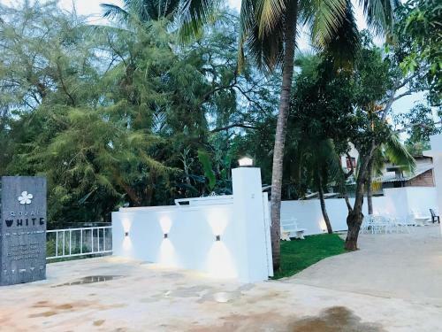 Hostal Royal White Tourist Rest