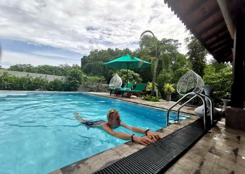 Hotel Nature Cabanas & Floating Restaurant