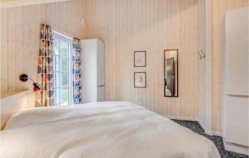 Six-bedroom Holiday Home In Blavand
