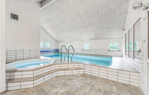 Six-bedroom Holiday Home In Blavand