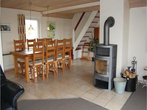 Four-bedroom Holiday Home In Blavand