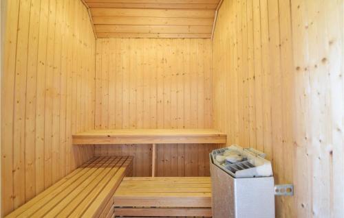 Four-bedroom Holiday Home In Blavand