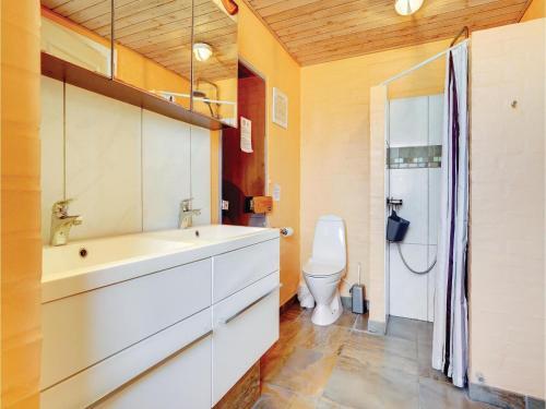 Four-bedroom Holiday Home In Blavand