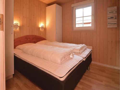 Six-bedroom Holiday Home In Blavand