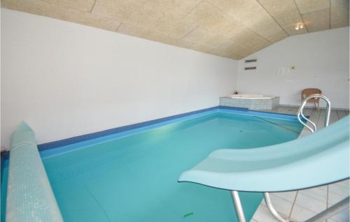 Six-bedroom Holiday Home In Blavand