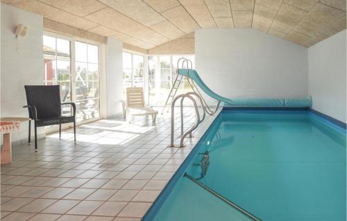 Six-bedroom Holiday Home In Blavand