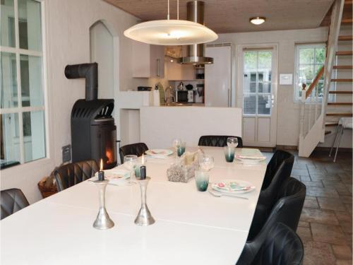 Four-bedroom Holiday Home In Blavand