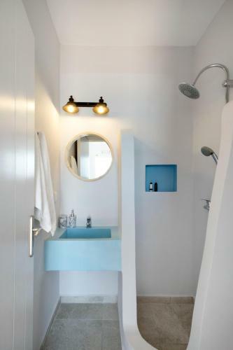 Hostal Kouros Village