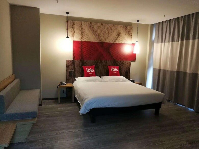 Ibis Guangyuan City Square Hotel