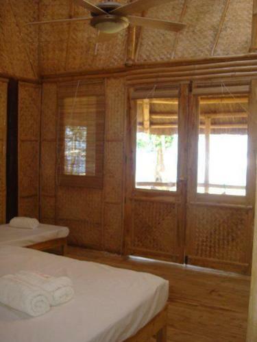 Hotel Cashew Grove Beach Resort