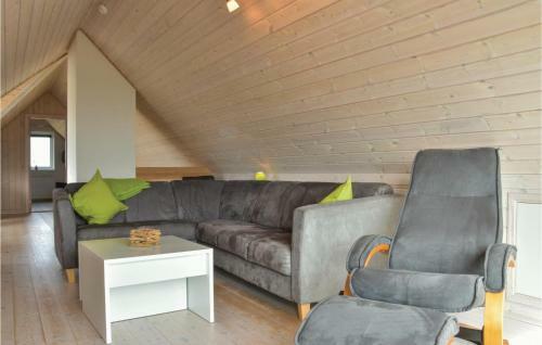 Three-bedroom Holiday Home In Harbo�re 13