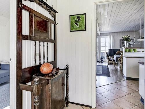 Three-bedroom Holiday Home In Harbo�re 1