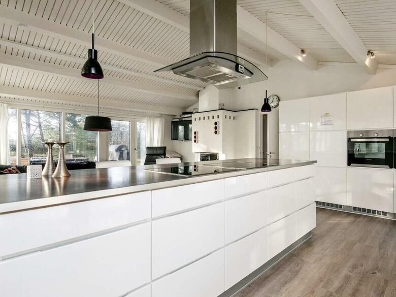 Six-bedroom Holiday Home In Humble