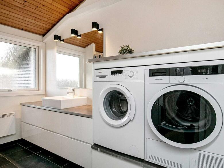 Six-bedroom Holiday Home In Humble