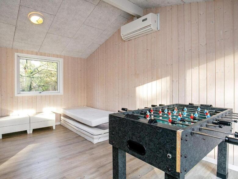 Six-bedroom Holiday Home In Humble