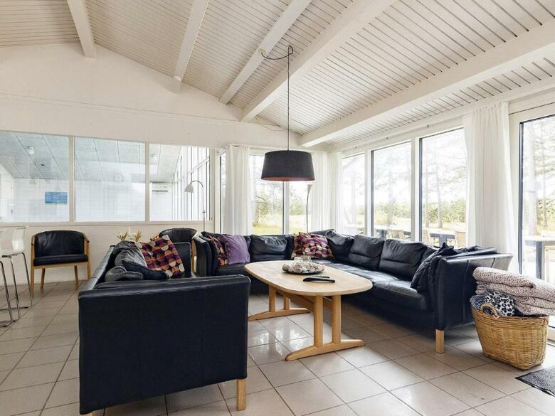 Six-bedroom Holiday Home In Humble