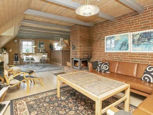 Four-bedroom Holiday Home In Ringk�bing 11