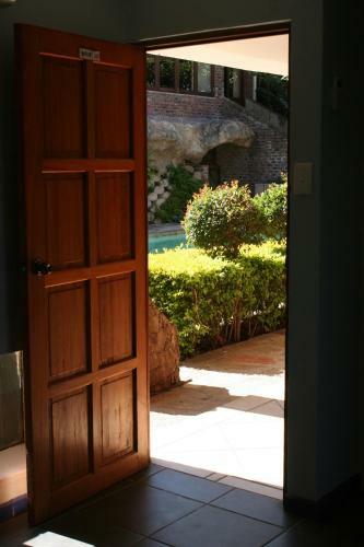 Hostal Columbus Guest House
