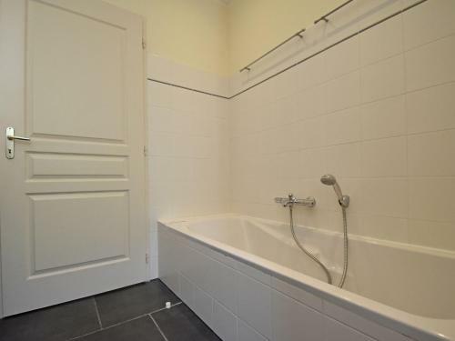 Charming Villa In Escales With Jacuzzi