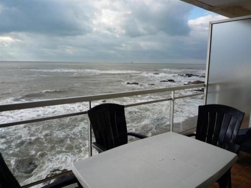 Rental Apartment La Chaume " Plein Ocean"