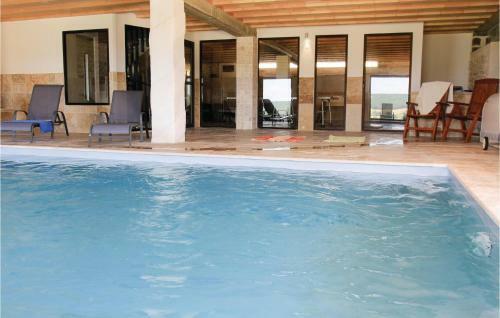 Six-bedroom Holiday Home In La Touche