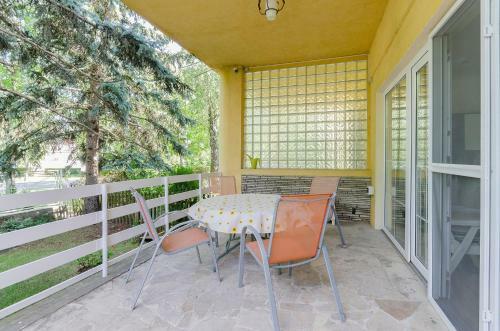 Kenese Gy�ngye Apartmanh�z