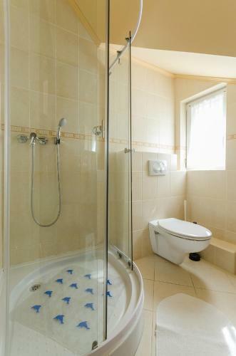 Kenese Gy�ngye Apartmanh�z