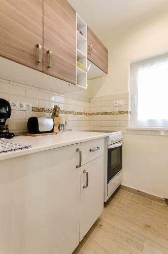 Kenese Gy�ngye Apartmanh�z