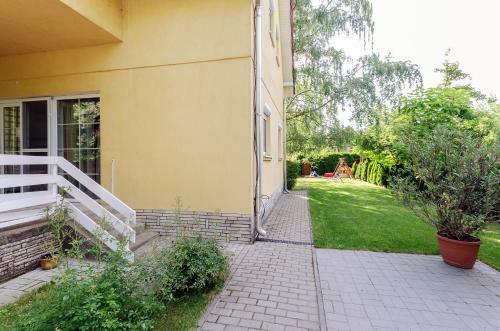 Kenese Gy�ngye Apartmanh�z