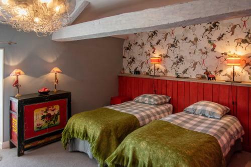G�tes Les Deux Abbesses En Vert