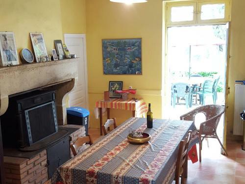Upscale Mansion In Neuffons With Swimming Pool And Garden