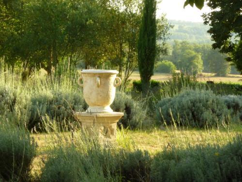 Upscale Mansion In Neuffons With Swimming Pool And Garden