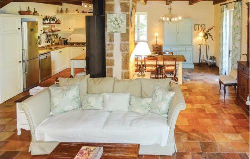 Five-bedroom Holiday Home In Ribaute
