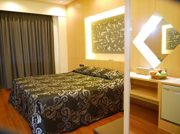 Charoen Hotel