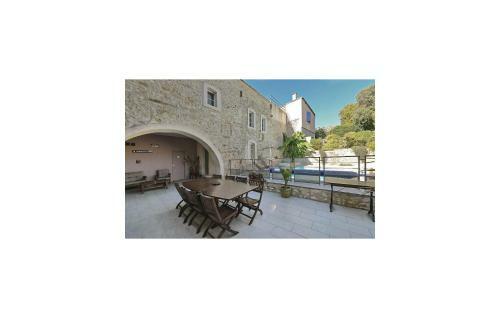 Four-bedroom Holiday Home In Sauzet