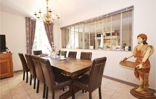 Four-bedroom Holiday Home In Sauzet