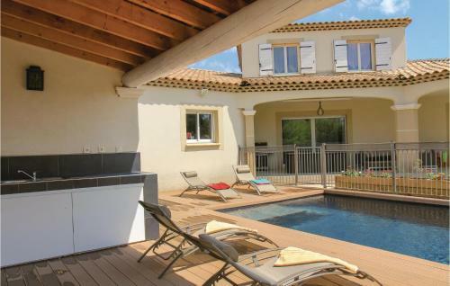 Five-bedroom Holiday Home In Sorgues