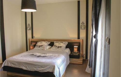 Five-bedroom Holiday Home In Sorgues