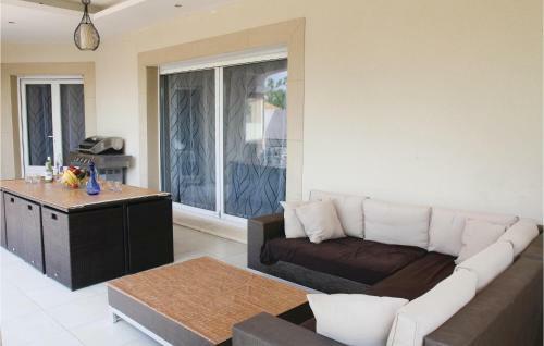 Five-bedroom Holiday Home In Sorgues