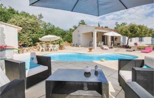 Three-bedroom Holiday Home In Tourves