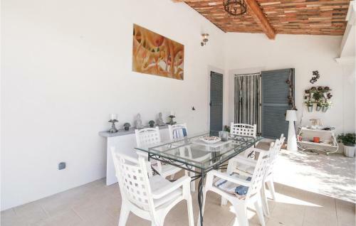 Three-bedroom Holiday Home In Tourves