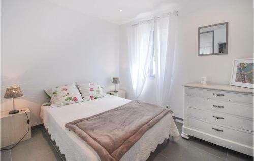 Three-bedroom Holiday Home In Tourves