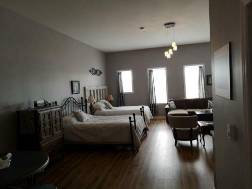 Apartamento Canalside Restaurant, Inn & Kitchen Store