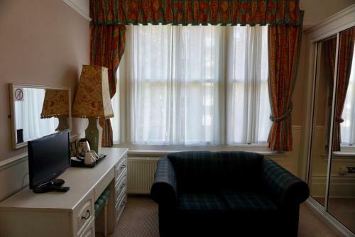 Albany Hotel