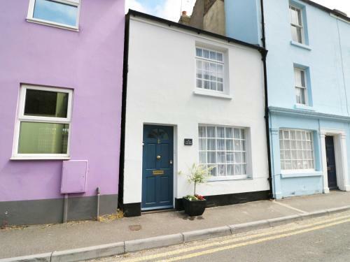 The Old Tuck Shop, Deal