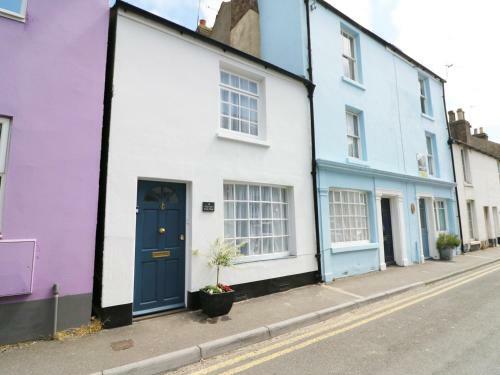 The Old Tuck Shop, Deal