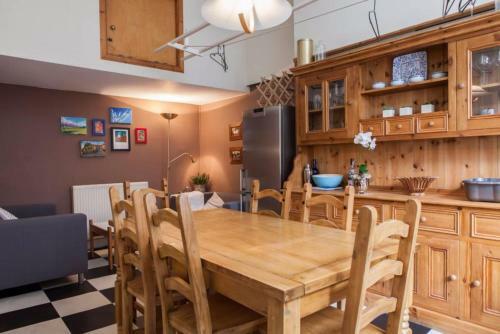 4 Bedroom Apartment Just Off The Meadows Sleeps 10