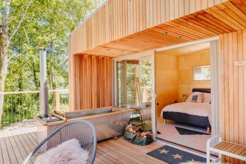 Lakeside Lodge